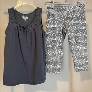 Old Navy Navy Crochet Yoke Tank with Gray Patterned Capri Leggings